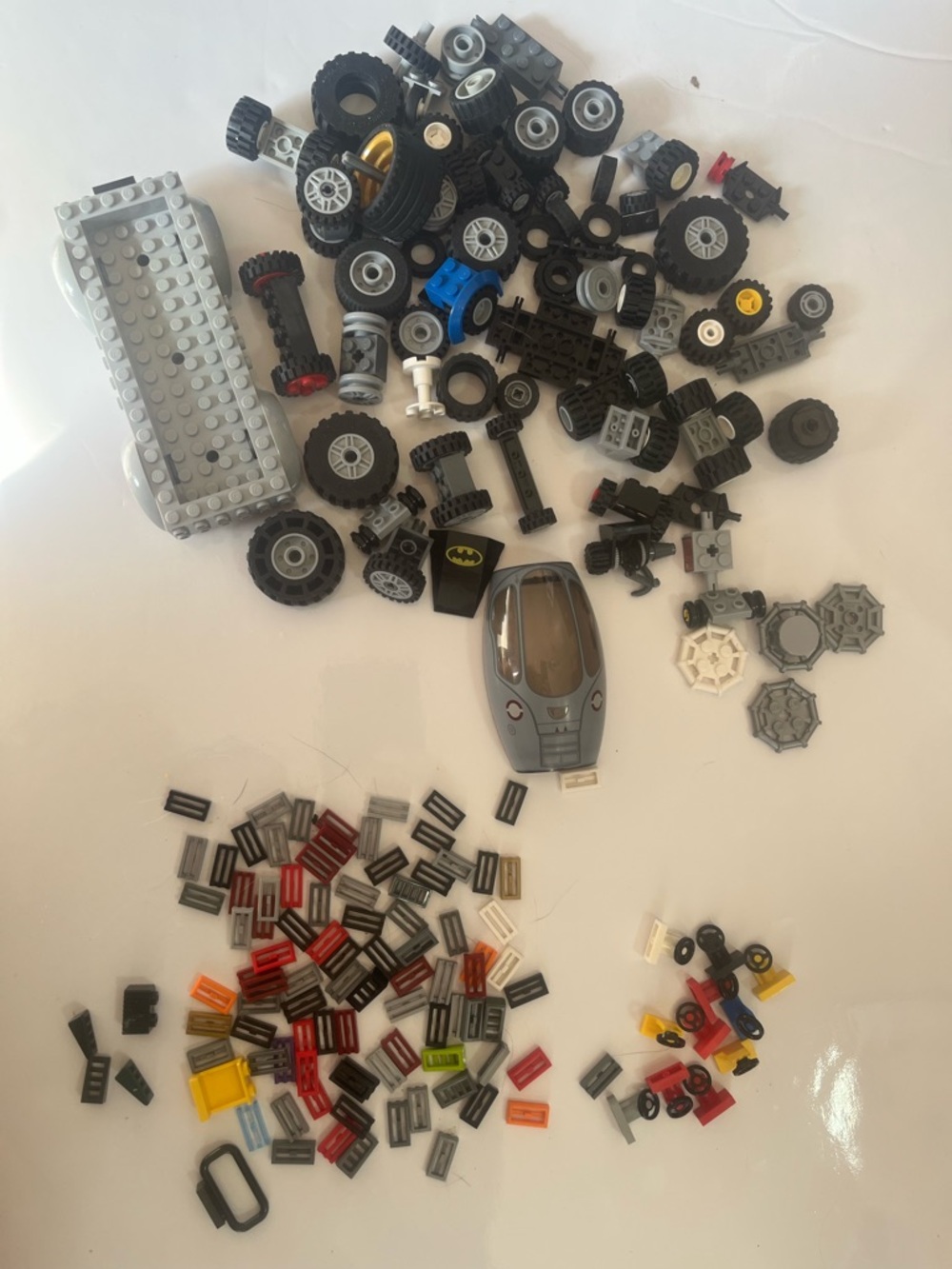 Lego lot / bundle Wheels, grills, sloped grills, steering wheel, vehicle parts